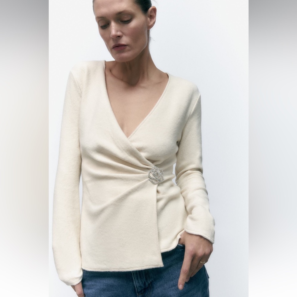 *NWT ZARA Flower Brooch Top